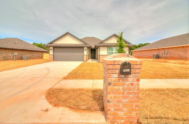 Building Photo - 4621 Lincoln Lndg