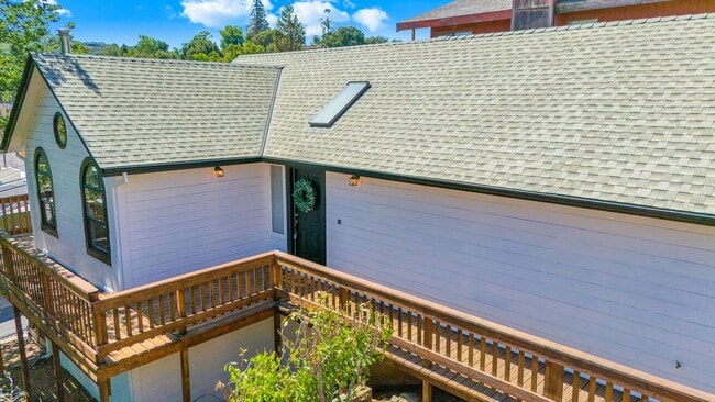 Building Photo - Charming Newly Remodeled 2 Bedroom Home in...