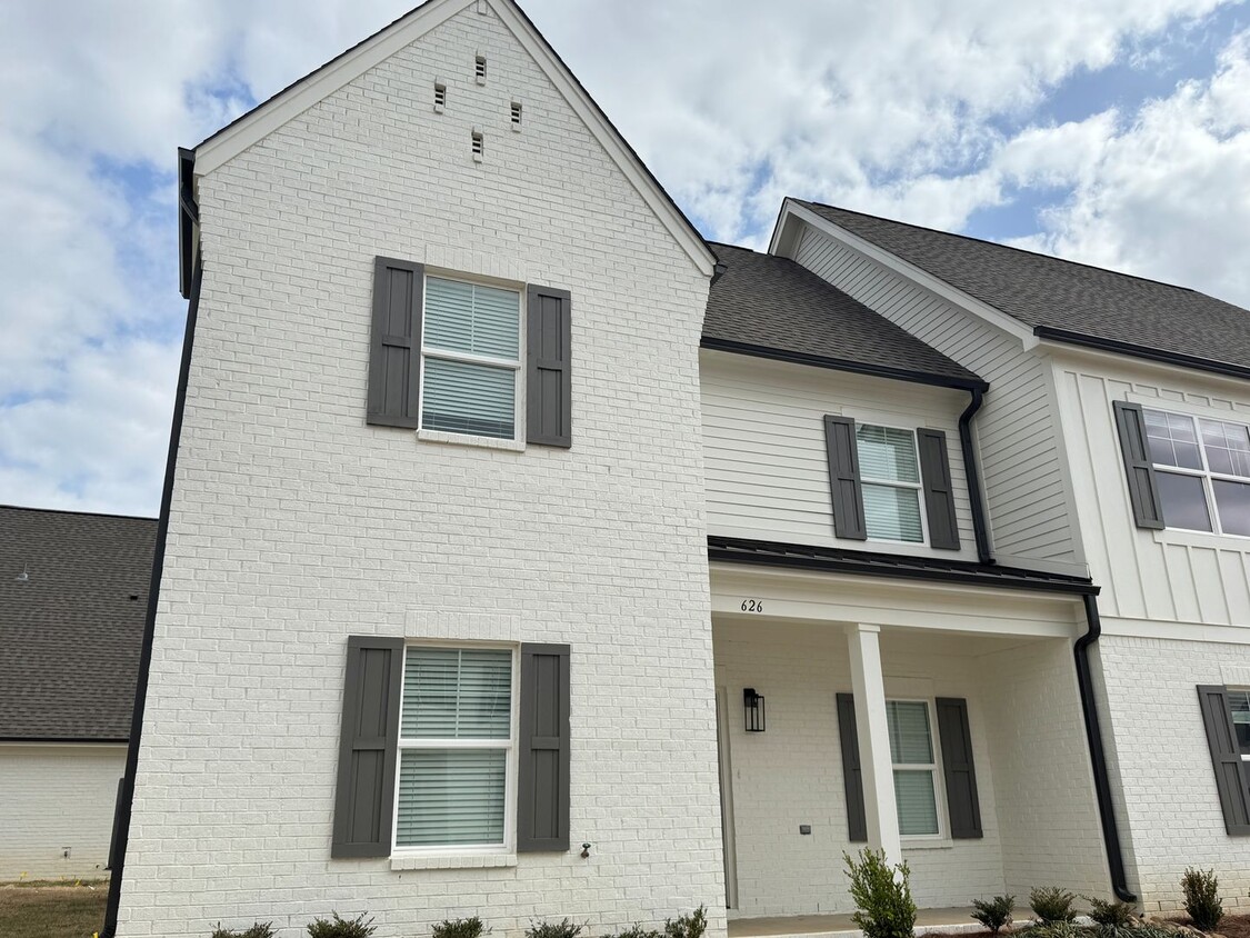 3BR/3.5BA End Unit in South Grove - 3BR/3.5BA End Unit in South Grove