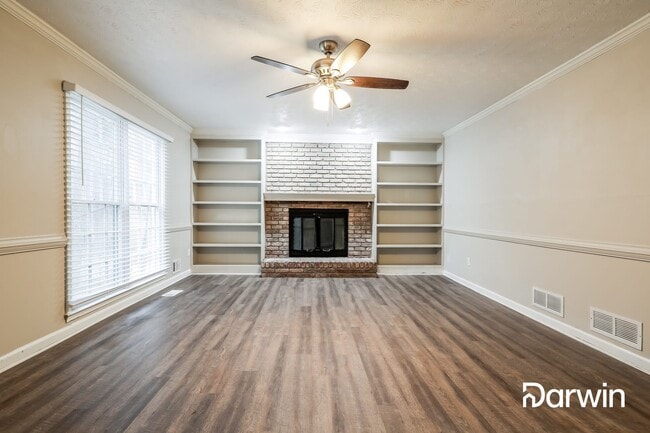 Building Photo - 1944 Windcrest Dr SW