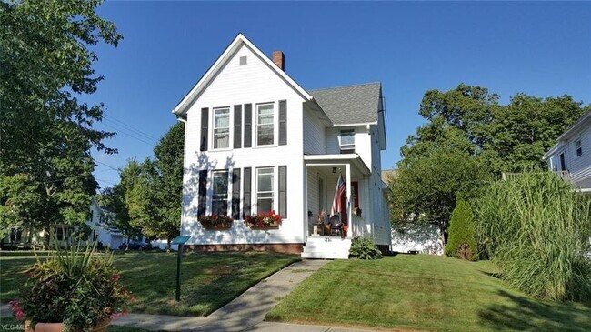 Front of house on South Broadway Street - 597 South Broadway