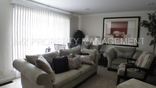 Building Photo - PERFECT BRICK TRI-LEVEL HOME FOR LEASE!