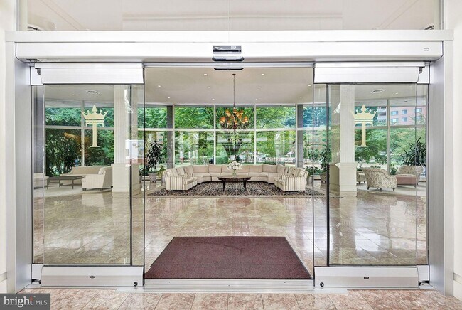 Foto del edificio - 4201 Cathedral Ave NW