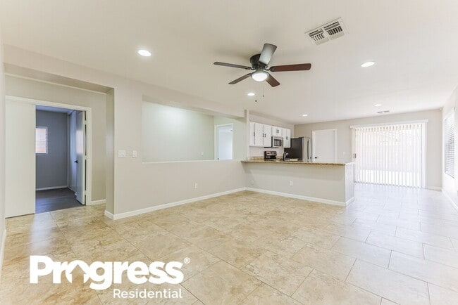 Foto del edificio - 2281 E Peach Tree Dr