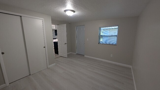 Foto del edificio - 64 Knollwood Dr