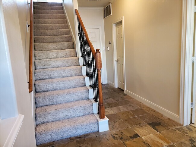 Building Photo - 326 Malone St