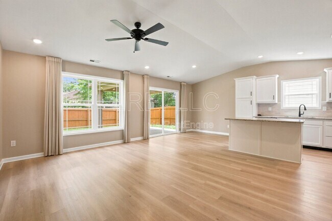 Foto del edificio - 11017 Meadow Run Rd