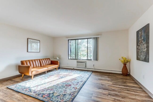 Living room - Greenbrook Apartments