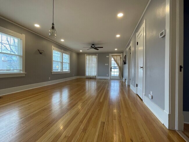 Main room - 1507 N El Paso St