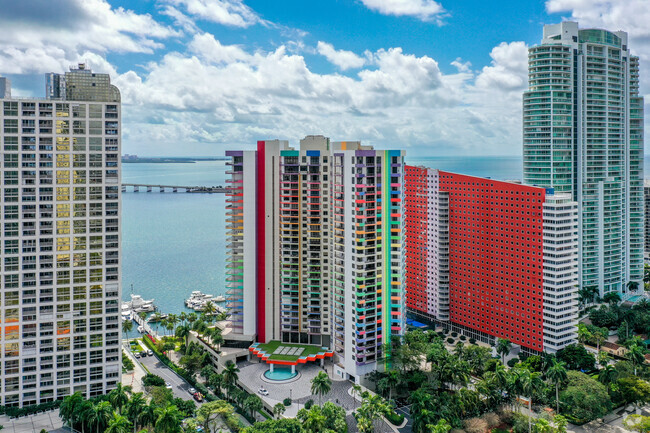 Building Photo - Villa Regina Brickell