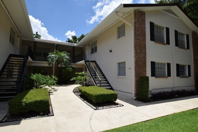 Foto del edificio - 1102 Elmwood St