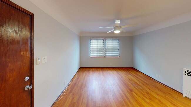 Foto del edificio - Longwood Apartments...Beautiful 1 bedroom ...