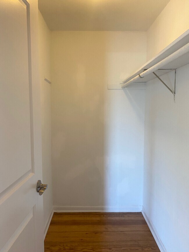 Foto del edificio - 8300 Grand Ave