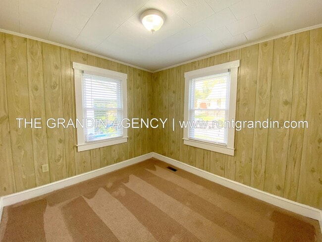 Building Photo - 1234 Buena Vista Blvd SE