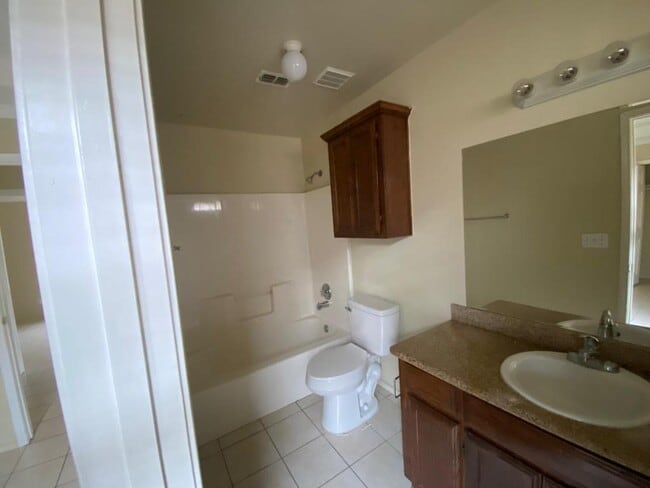 Foto del edificio - 3821 W Sarah Evans St