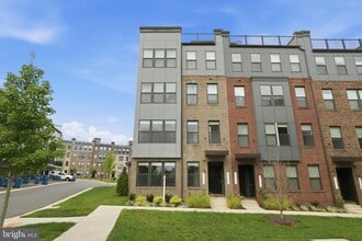 Building Photo - 44481 Wolfhound Sq