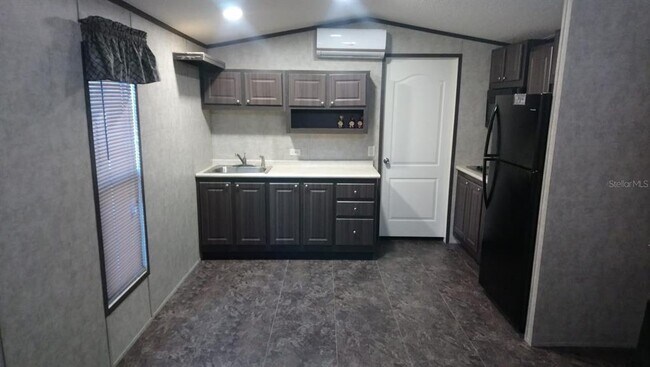 Foto del edificio - 2108 Roselawn Dr