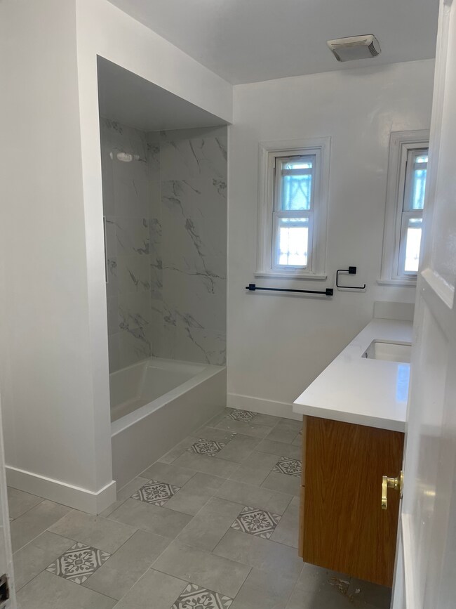 Building Photo - 2901 W 85th St