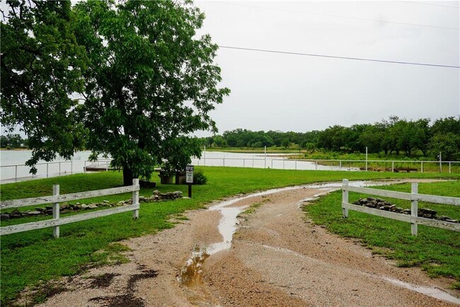 Building Photo - 208 Boulder Dr