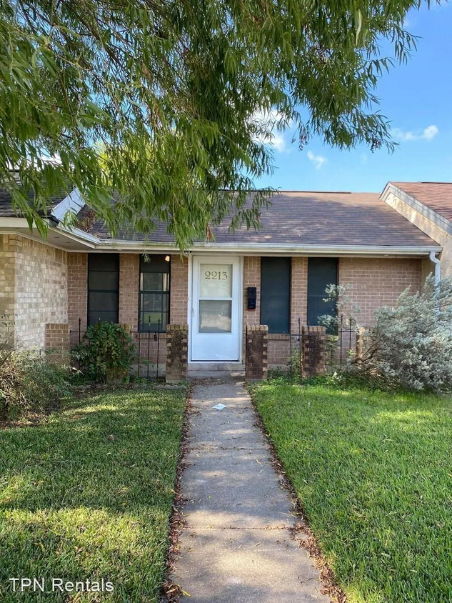 Primary Photo - Fully Furnished All Bills Included - 2 bed...