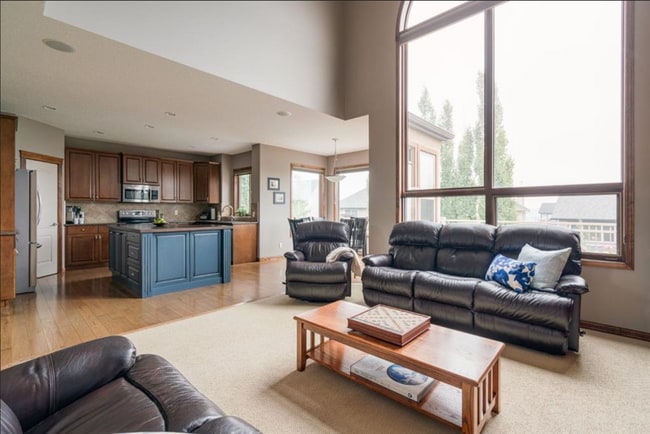 Building Photo - 35 Tremblant Pt SW