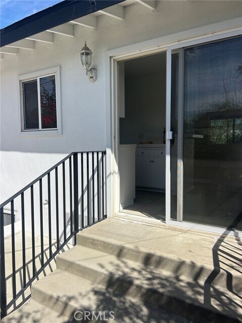 Building Photo - 337 Broadway