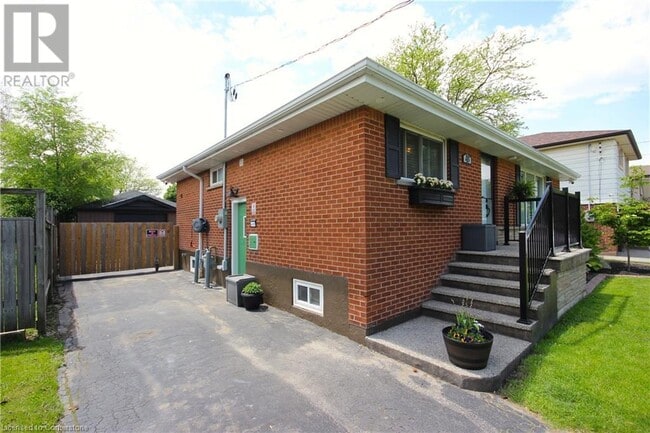 Building Photo - 48 Carmen Ave