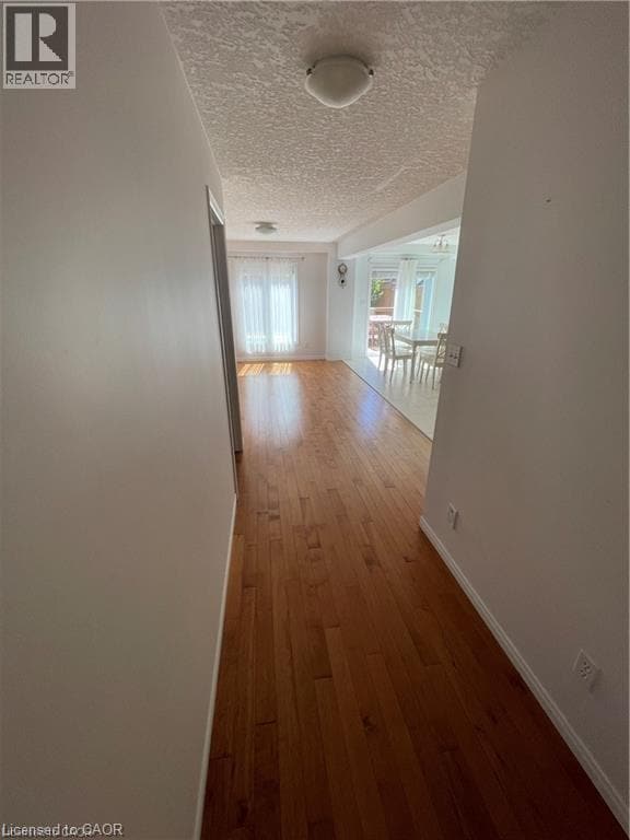Building Photo - 98 Udvari Crescent
