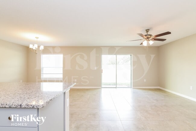 Foto del edificio - 409 Earhart Dr