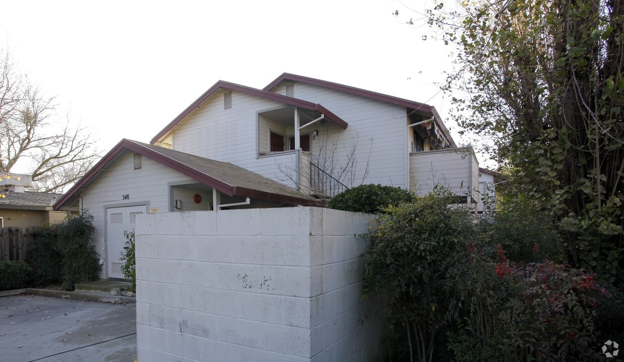 Building Photo - 548 California St