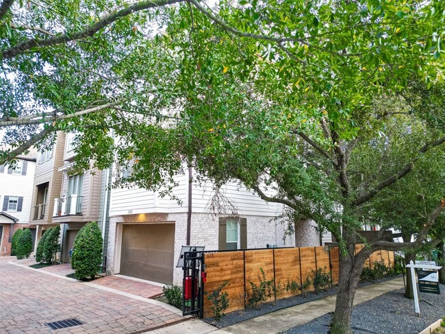 Building Photo - 620 Rutland St