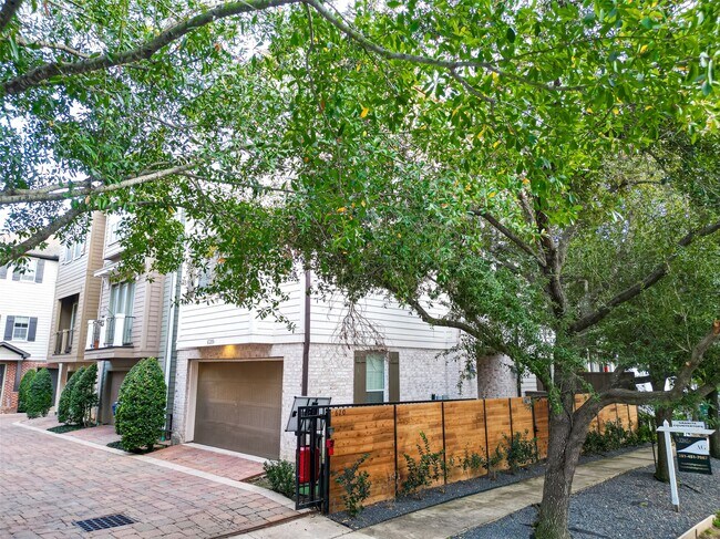 Foto del edificio - 620 Rutland St