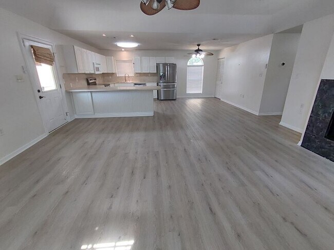 Foto del edificio - 1610 Thornton Ave