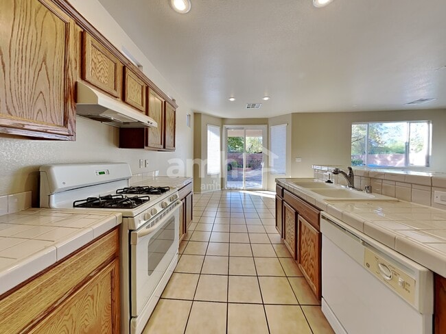 Building Photo - 10395 Bolting Cloud Dr