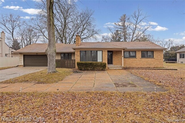 Foto del edificio - 2360 Pine View Dr