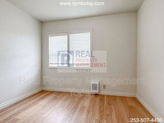 Foto del edificio - 2822-2826 Hefner Ave