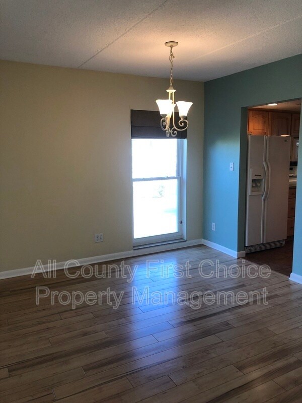 Building Photo - 2944 W Bay Dr