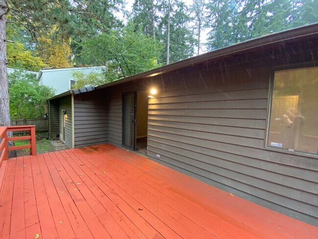 Building Photo - South Hills Retreat
