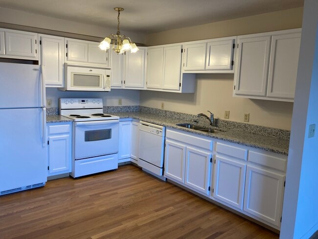 Building Photo - Stonegate Apartments