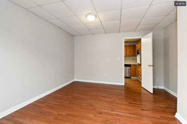 Building Photo - 4 Bedroom Home