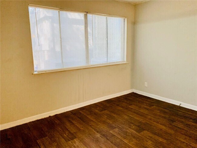 Foto del edificio - 3304 Red River St