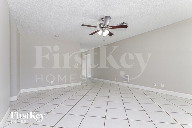 Foto del edificio - 6129 Moonbeam Dr