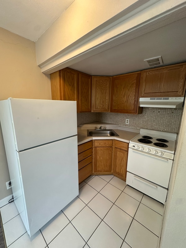 Primary Photo - 1646 N Prospect Ave