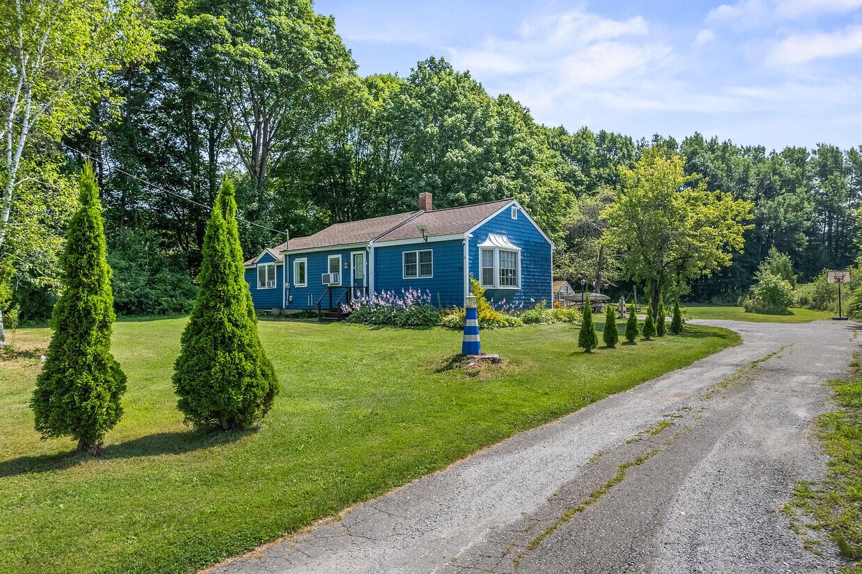 Foto principal - 333 Old County Rd