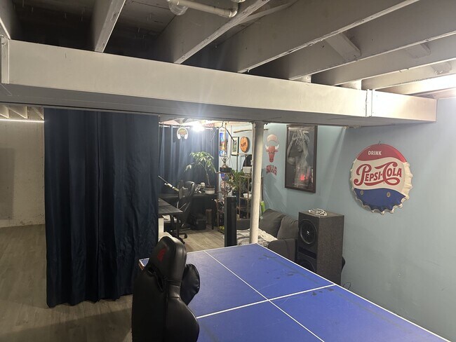 Foto del edificio - 513 N Valerie Ln