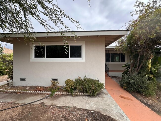 Building Photo - 414 N Alameda Ave