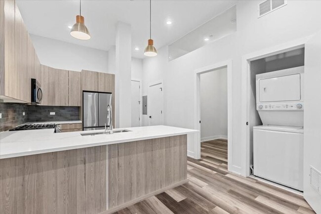 Building Photo - 2 bedroom in Chicago IL 60614