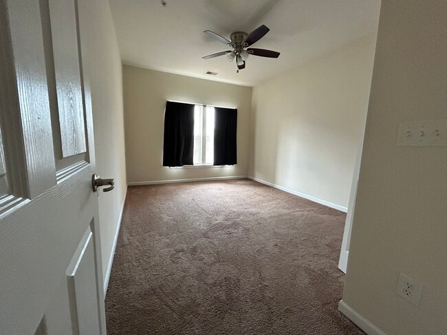 Building Photo - 812 Long Dr