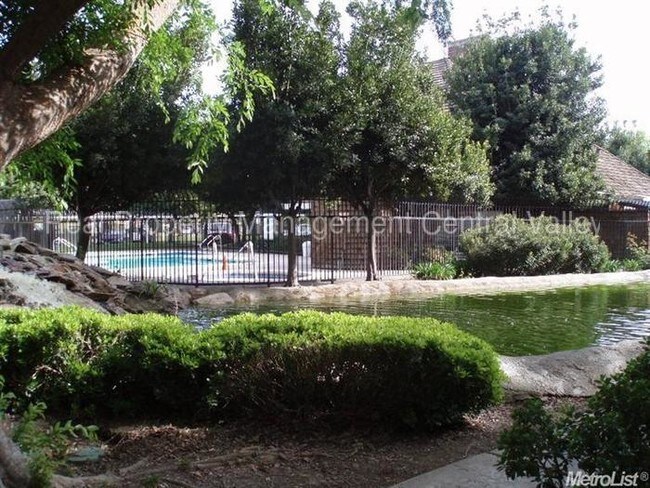 Building Photo - 1645 Pyrenees Ave