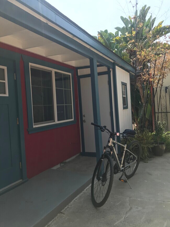 Private entrance - 522 S 13th St